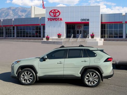 Used 2021 Toyota RAV4 XLE Premium FWD image 6