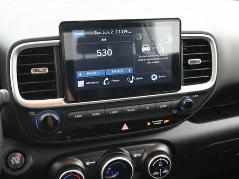 Used 2025 Hyundai Venue SEL FWD image 14