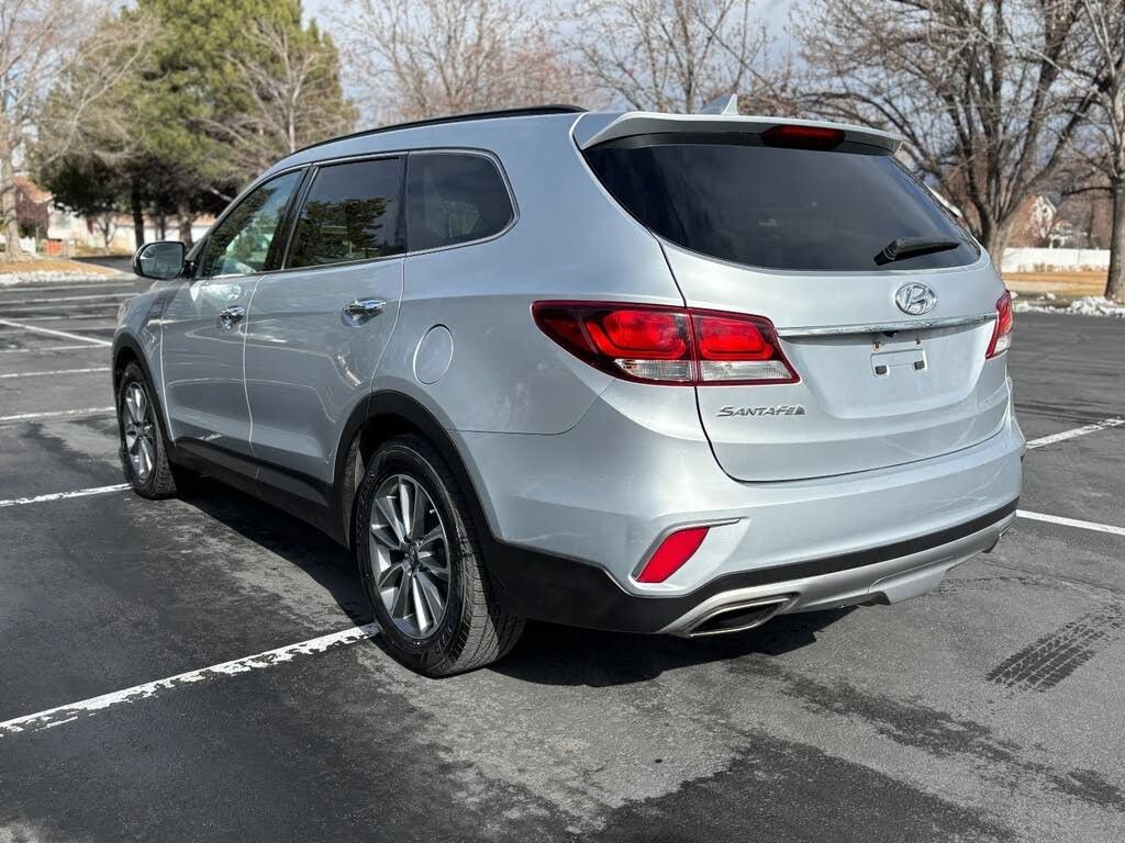 Used 2017 Hyundai Santa Fe SE FWD image 3