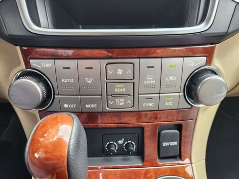 Used 2013 Toyota Highlander Limited image 19