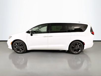 New 2026 Chrysler Pacifica Select