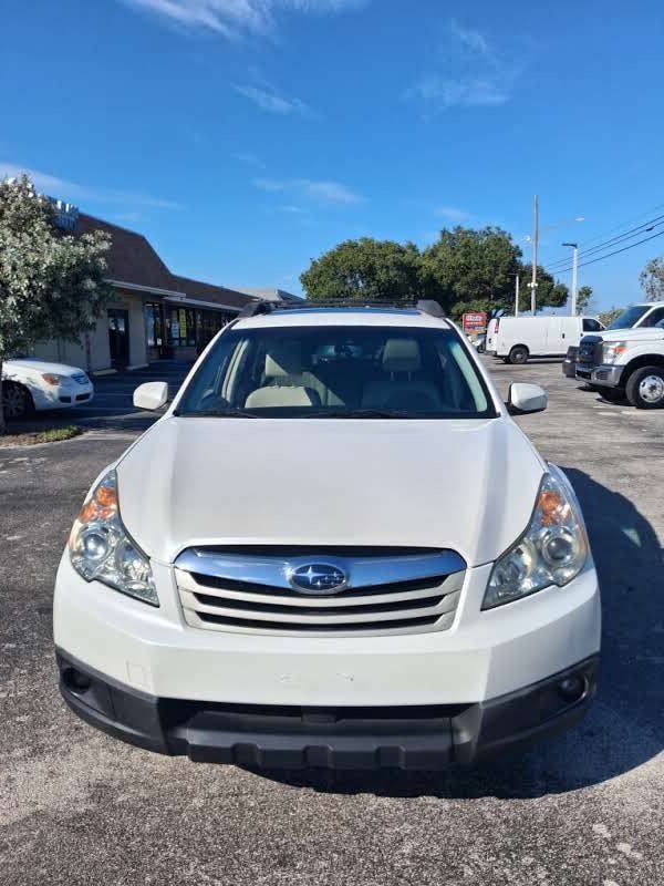 Used 2012 Subaru Outback 2.5i Limited AWD/4WD image 2