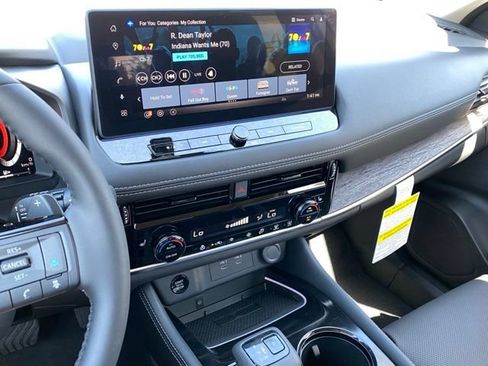 New 2026 Nissan Rogue Platinum AWD/4WD image 17