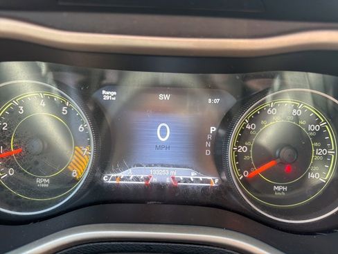 Used 2016 Jeep Cherokee Limited w/ Luxury Group AWD/4WD image 14
