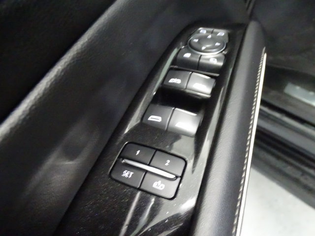 Certified 2024 Cadillac Escalade Premium Luxury w/ LPO, Floor Liner Package AWD/4WD image 11