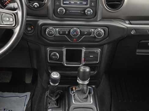 Used 2018 Jeep Wrangler Unlimited Sport image 19