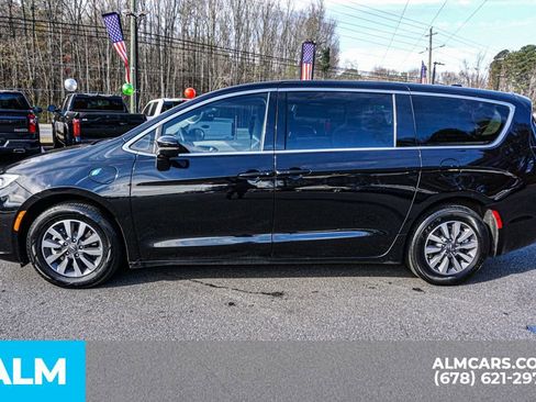 Used 2024 Chrysler Pacifica Select image 6