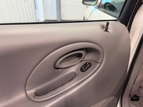 Used 1997 Ford Taurus SHO FWD image 30