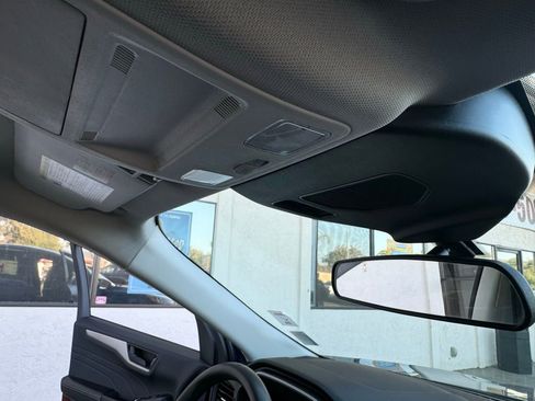 Used 2022 Ford Escape SE image 27