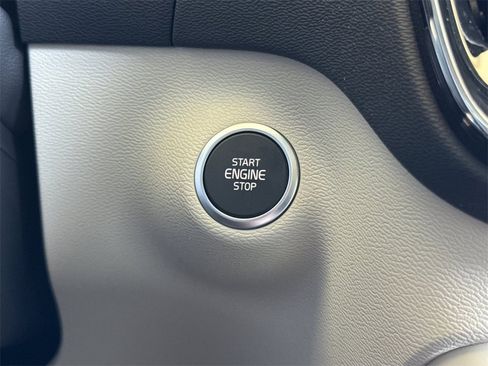 New 2026 Volvo XC40 B5 Ultra image 22