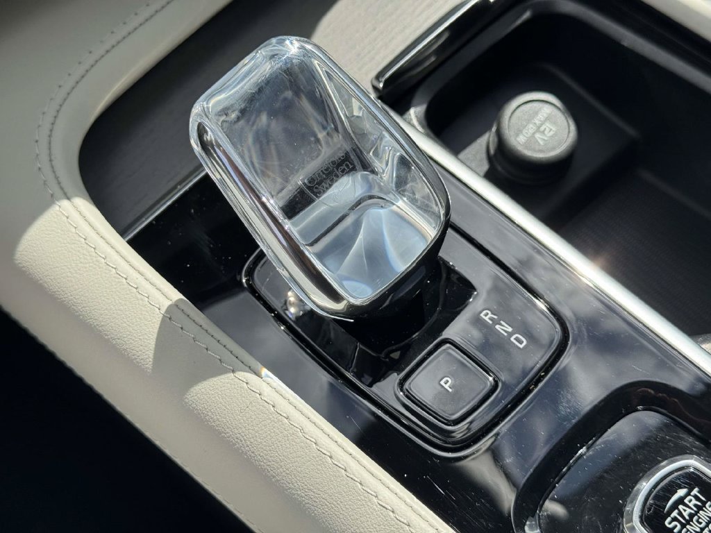 Certified 2025 Volvo XC90 T8 Ultra w/ Protection Package Premier AWD/4WD image 27
