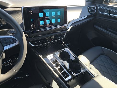 New 2026 Volkswagen Atlas Cross Sport SEL Premium R-Line image 24