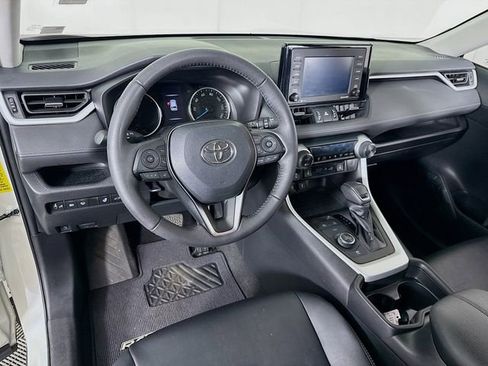 Used 2021 Toyota RAV4 XLE Premium image 7