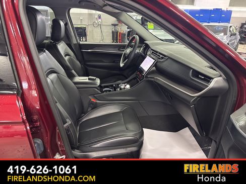 Used 2023 Jeep Grand Cherokee Limited image 41