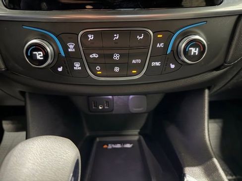 Used 2023 Chevrolet Traverse LT FWD image 17