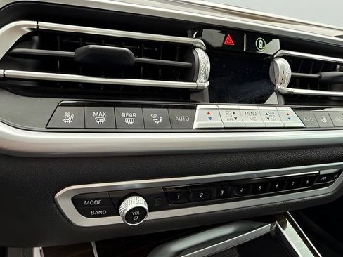 Used 2021 BMW X5 M50i AWD/4WD image 23