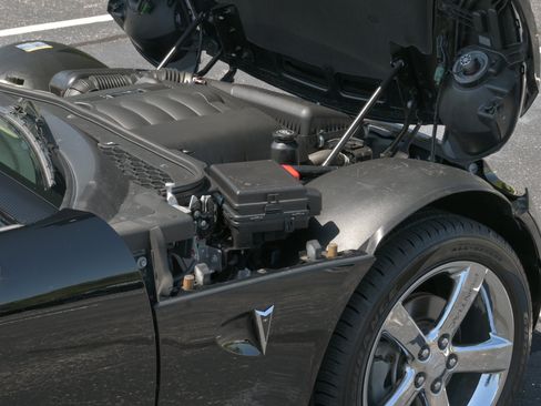 Used 2006 Pontiac Solstice Convertible w/ Premium Package RWD image 32