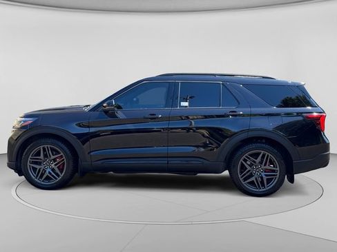 Used 2025 Ford Explorer ST AWD/4WD image 2