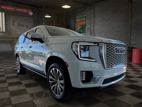 Used 2021 GMC Yukon XL Denali w/ Denali Ultimate Package image 7
