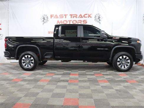 Used 2024 Chevrolet Silverado 2500 Custom w/ Custom Value Package AWD/4WD image 4