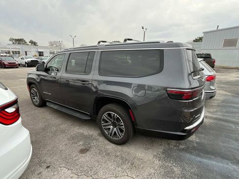 Used 2023 Jeep Wagoneer L 4WD w/ Premium Group I image 5