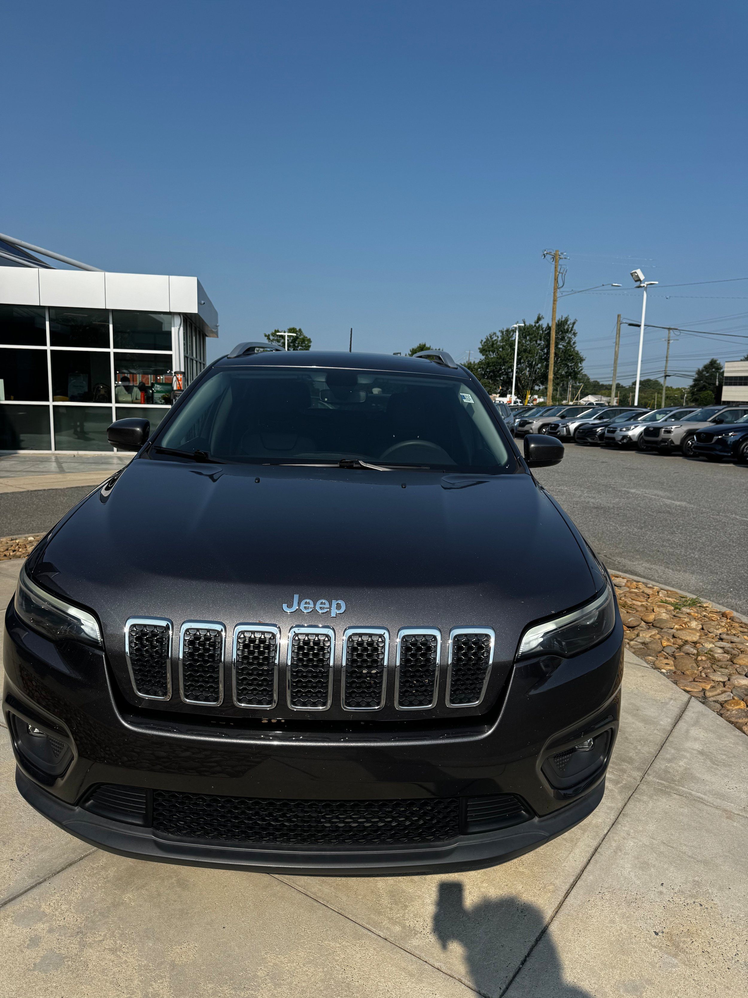 Used 2020 Jeep Cherokee Latitude Plus w/ Comfort/Convenience Group FWD image 2
