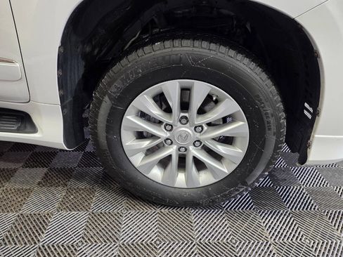 Used 2017 Lexus GX 460 image 35