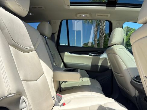 Used 2023 Cadillac XT6 Premium Luxury FWD image 27