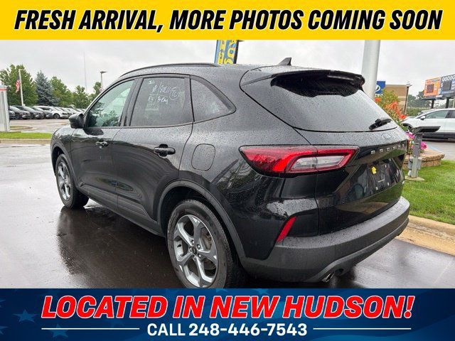 Used 2025 Ford Escape ST-Line AWD/4WD image 2