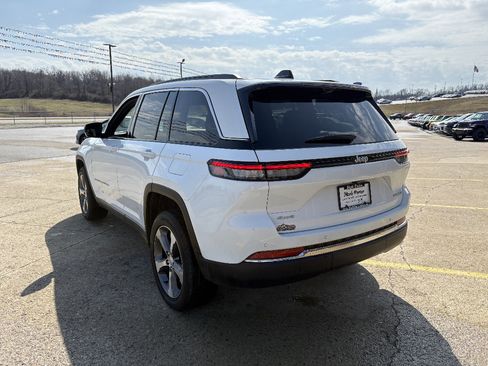 Used 2025 Jeep Grand Cherokee Limited w/ Luxury Tech Group II image 3