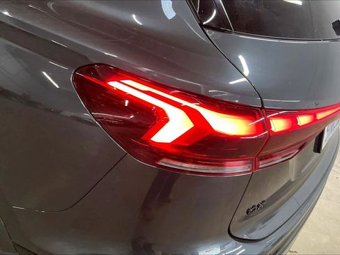 Used 2025 Audi Q6 e-tron Premium w/ Convenience Package image 31