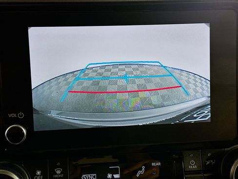 Used 2024 Toyota Highlander XLE image 22