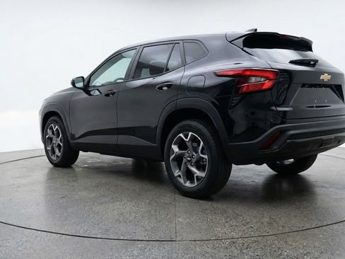 Used 2025 Chevrolet Trax LT image 6