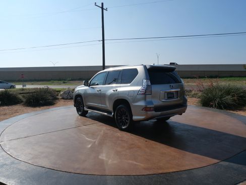 Used 2023 Lexus GX 460 Premium image 4