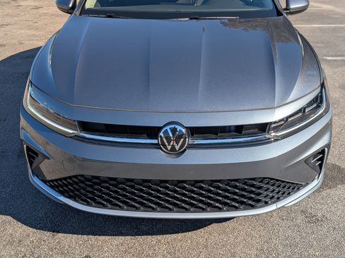 Used 2025 Volkswagen Jetta S image 12