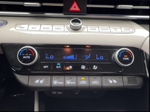 Used 2025 Hyundai Elantra Limited FWD image 31
