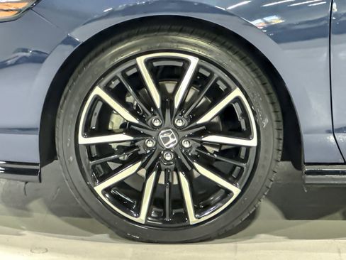 Used 2025 Honda Accord Touring image 11