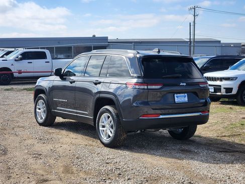 New 2026 Jeep Grand Cherokee Laredo image 4