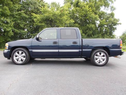 Used 2005 GMC Sierra 1500 SLE w/ Safe And Sound Package RWD image 2
