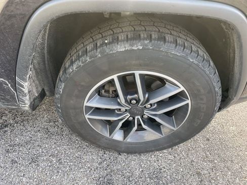 Used 2020 Jeep Grand Cherokee Limited w/ Luxury Group II image 11