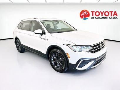 Used 2022 Volkswagen Tiguan SE w/ Panoramic Sunroof Package
