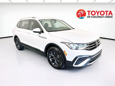 Used 2022 Volkswagen Tiguan SE w/ Panoramic Sunroof Package FWD image 1