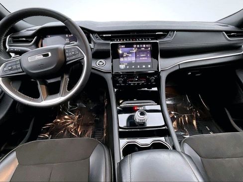 Used 2023 Jeep Grand Cherokee L Altitude image 17
