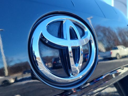 Certified 2023 Toyota Highlander LE image 7