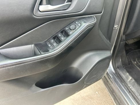 Used 2025 Nissan Rogue SV AWD/4WD image 17