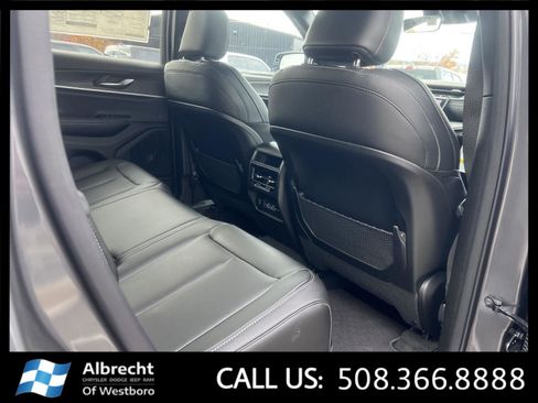 New 2025 Jeep Grand Cherokee Limited w/ Black Appearance Package image 13