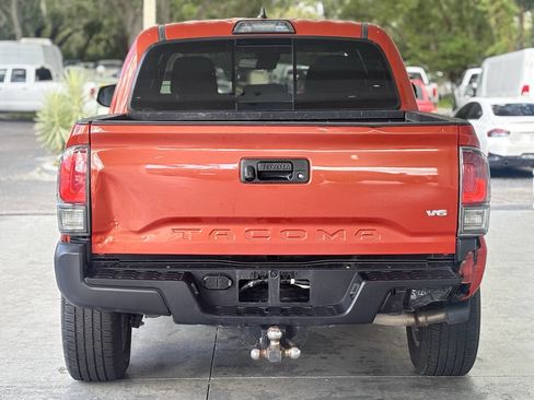 Used 2018 Toyota Tacoma TRD Sport image 9