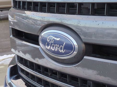 Used 2018 Ford F150 XLT w/ Equipment Group 302A Luxury image 12