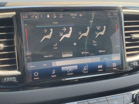 Used 2023 Chrysler Pacifica Touring-L FWD image 16