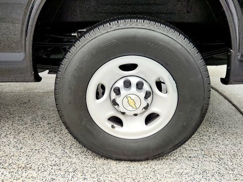 Used 2024 Chevrolet Express 2500 w/ Driver Convenience Package image 9